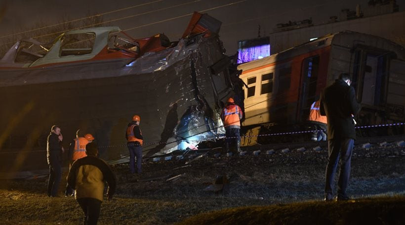 Tρόμος! «Θα συγκρουστούμε»: Επιβάτης καταγράφει τη στιγμή της σύγκρουσης δύο τρένων στη Ρωσία (βίντεο)